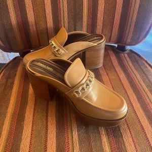 Frank Sarto Like New Chunky Heeled Clogs in a Buttery Carmel Color! OBO